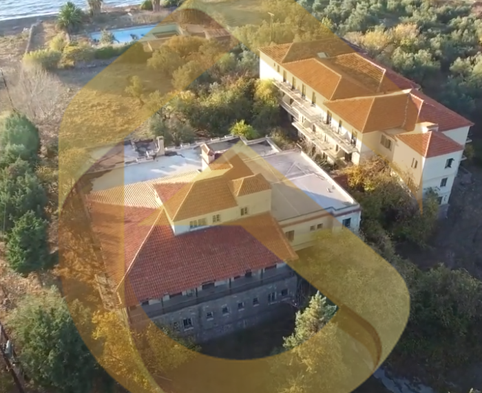 506753 – Παραθαλάσσιο Ξενοδοχείο προς Πώληση στη Μήθυμνα Λέσβου | 4.500 τ.μ. – €2.500.000